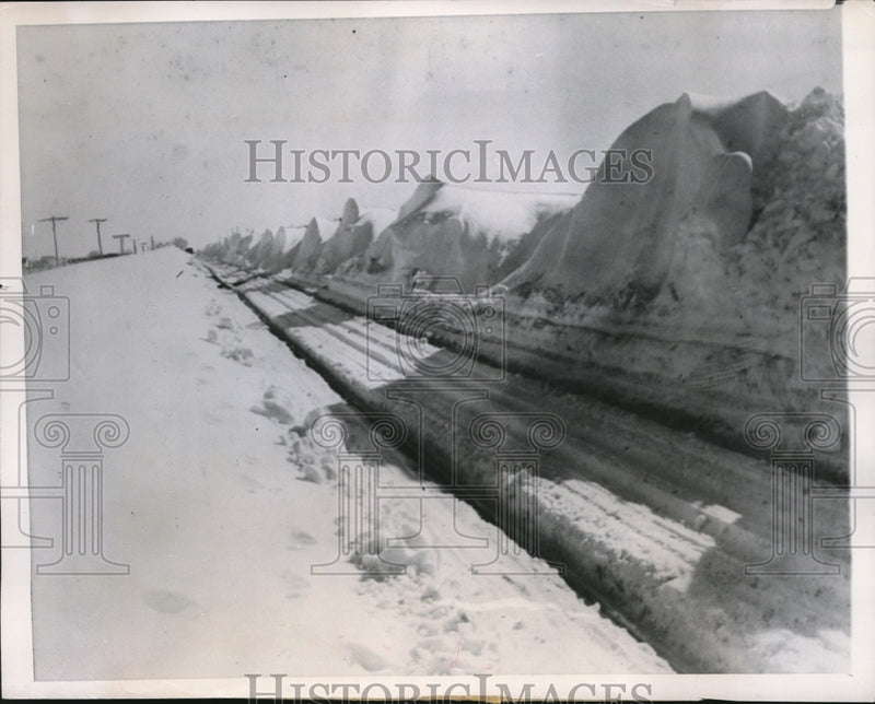 Load image into Gallery viewer, 1949 Press Photo South Dakota Blizzard Train Tracks 25 Foot Snow Drifts
