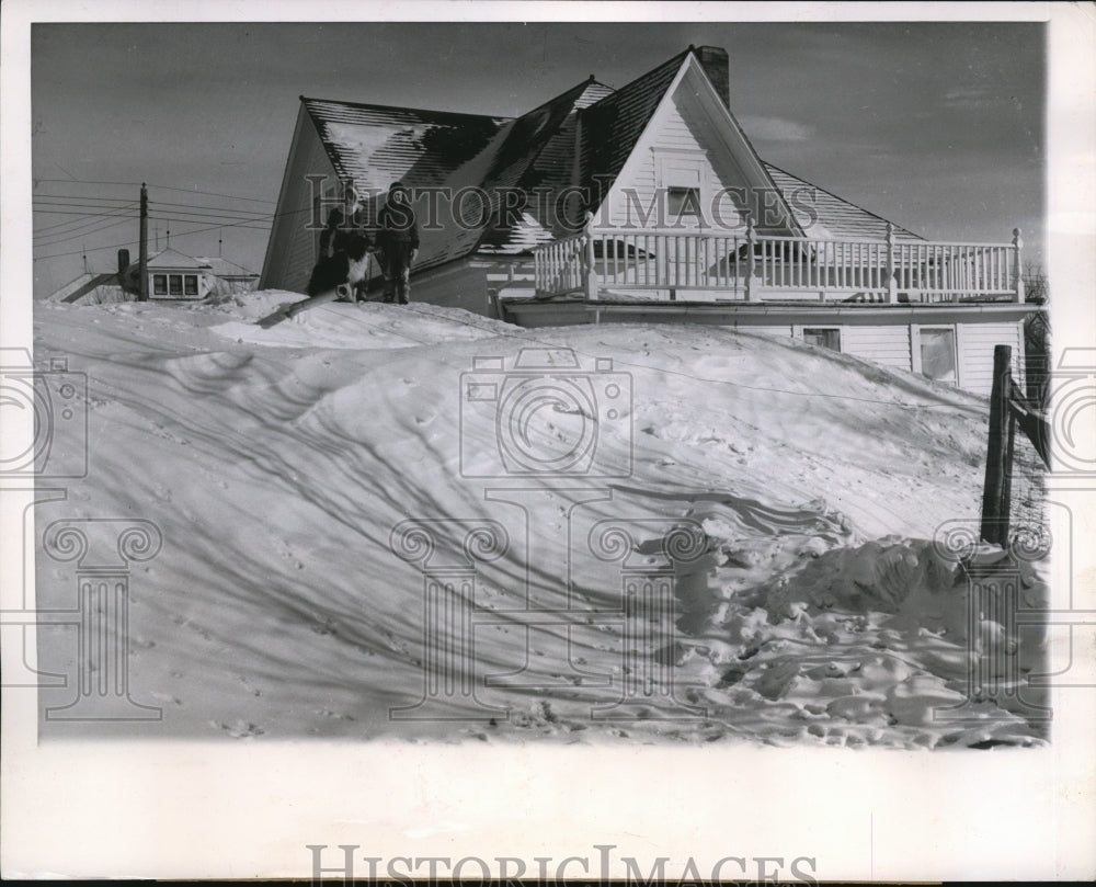 1950 Press Photo South Dakota Childern to Play in 18 Feet of Snow - nee09185