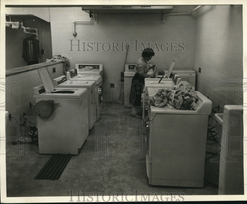 Load image into Gallery viewer, 1959 Press Photo of the a dorm laundry room at the University of Missouri.

