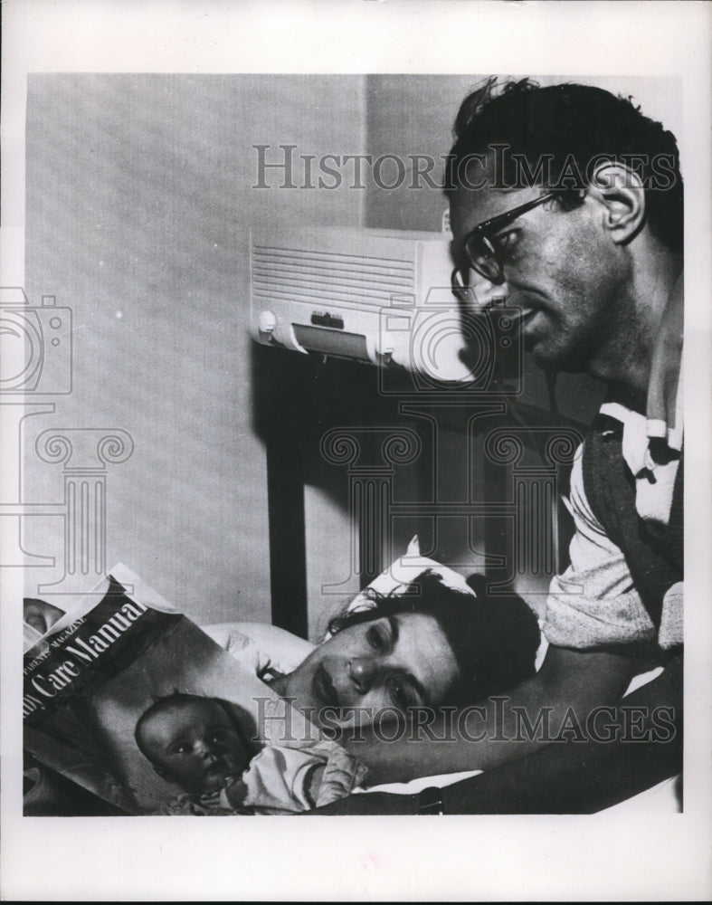 1953 Press Photo Waspi and Abla Hijab parents of Quads - nee09338