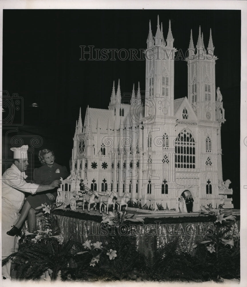 1939 Press Photo Pastry Chef Cyrielle Du Muyt of The Stevens Hotel Westminster A