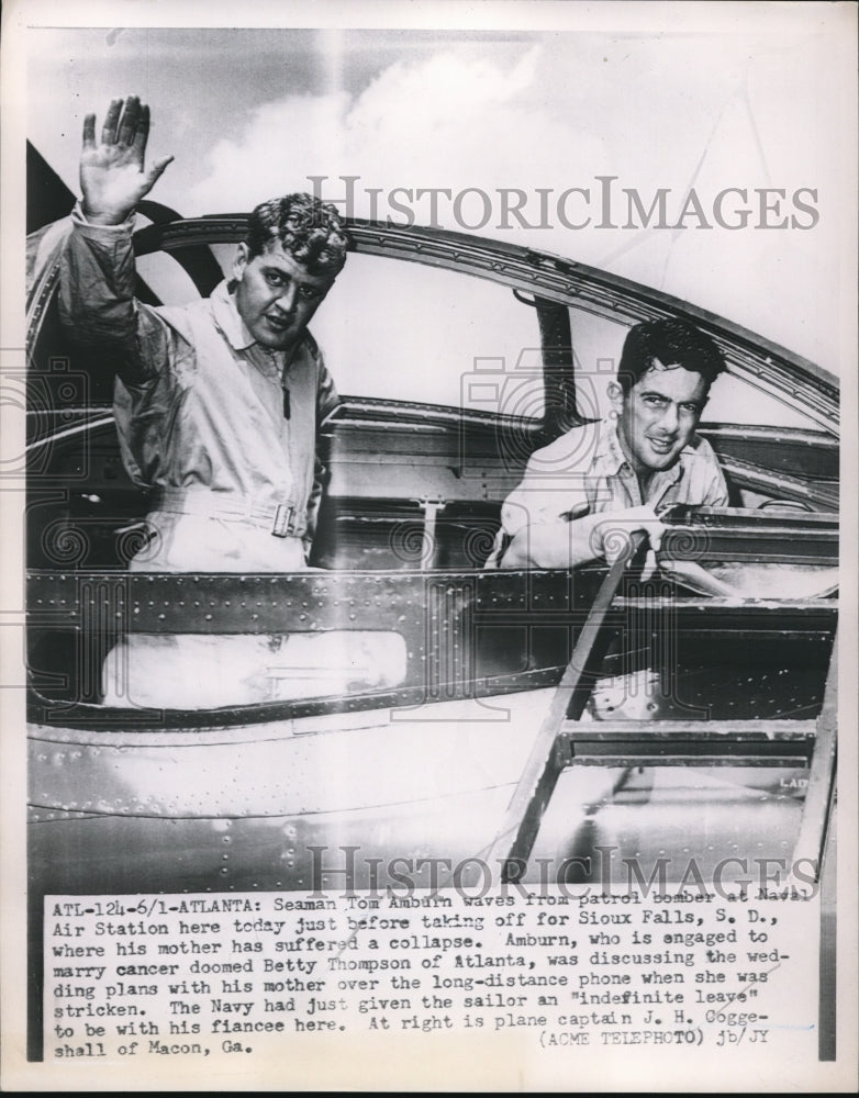1951 Press Photo Seaman Tom Amburn with Capt. J.H Goggeshall seen from a plane