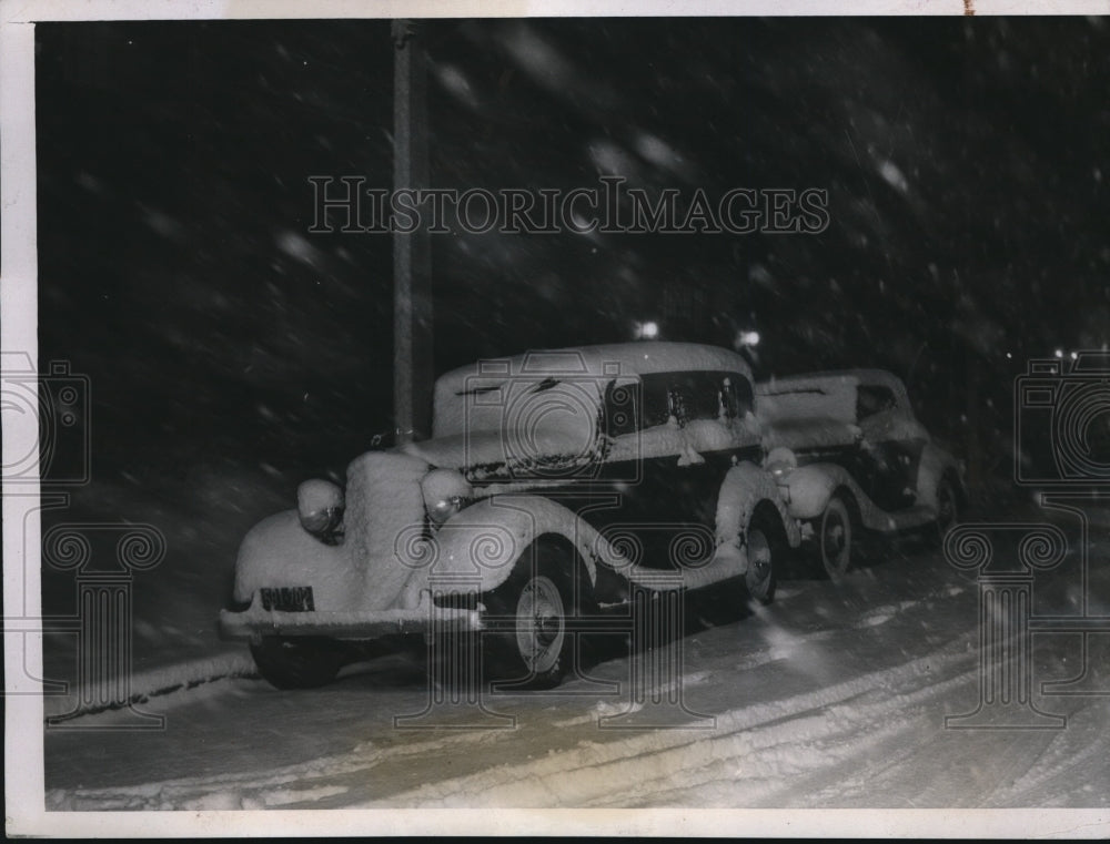 1934 Press Photo Chicago Motorist in The 1st Snowfall of the Season - nee09626