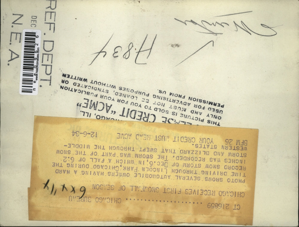 1934 Press Photo Chicago Motorist in The 1st Snowfall of the Season - nee09626