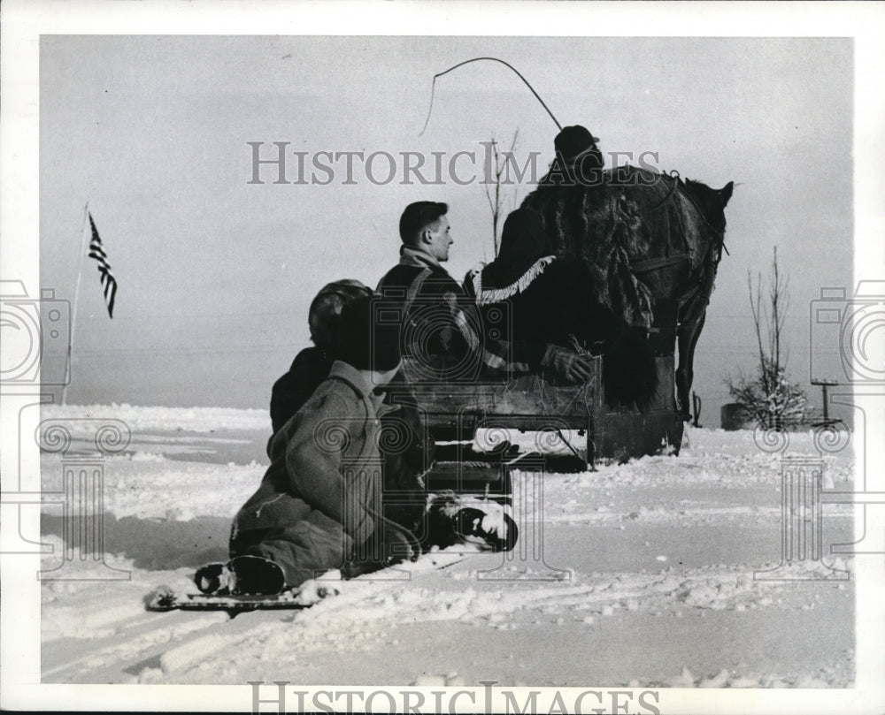 1942 Press Photo Kids on sleds doing &quot;Hitch Hiking&quot; on Horse.