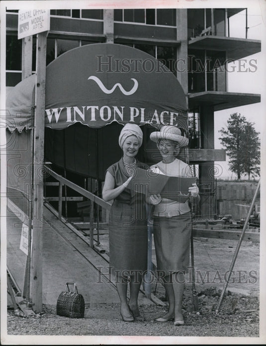 1963 Press Photo Mrs. Frank Armstrong at Winton Place - nee10234