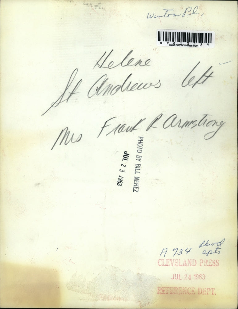 1963 Press Photo Mrs. Frank Armstrong at Winton Place - nee10234