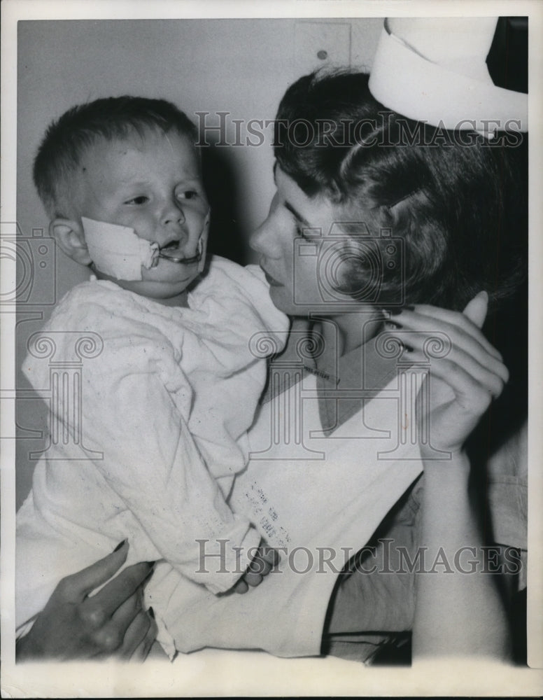 1950 Press Photo Billy Edwards, after being attacked by a pack of dogs