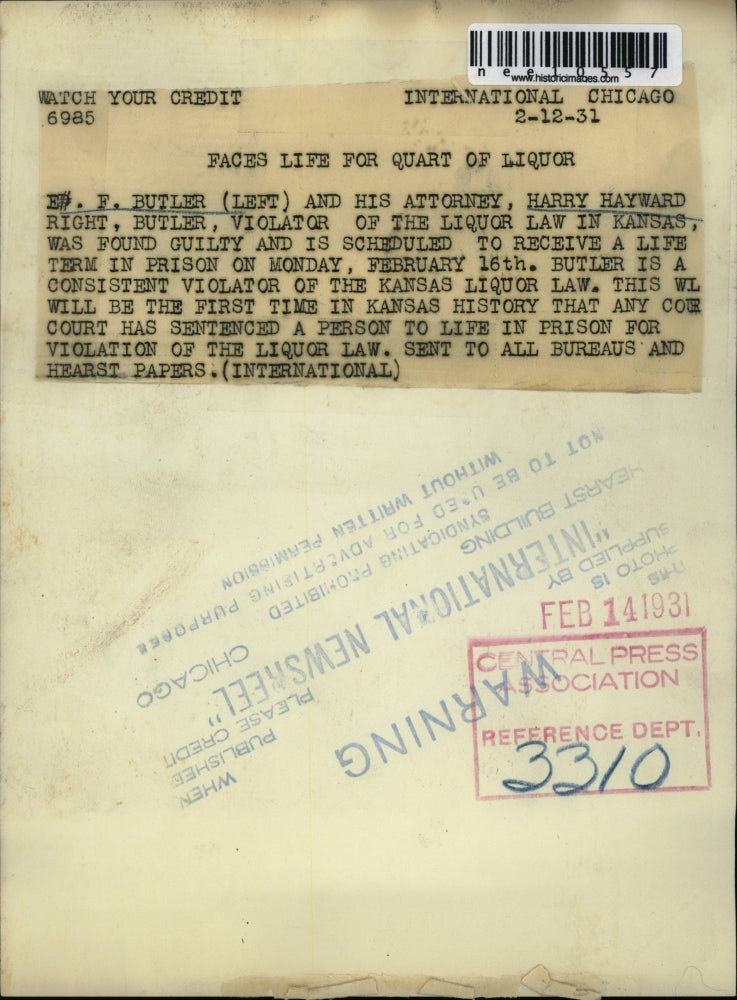 1931 Press Photo EF Butler & atty Harry Hayward liquor law violation in Kansas