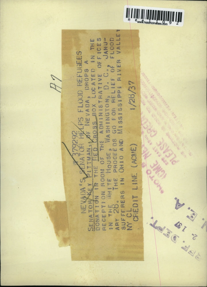 1937 Press Photo Senator Key Pittman of Nev donates to Red Cross - nee11092