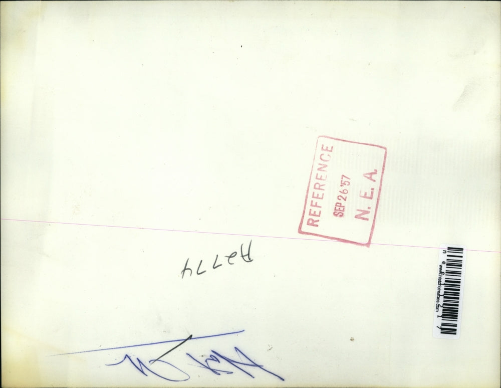 1957 Press Photo Gordon Erickson Cooling off Lorin Park Minneapolis - nee11217