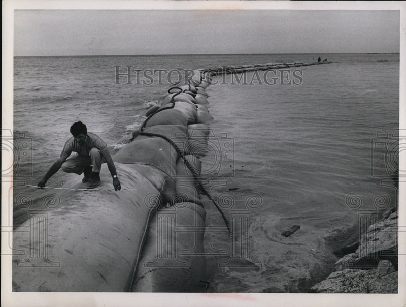 Load image into Gallery viewer, Press Photo George Elish on Presque Isle Pennsylvania - nee11218
