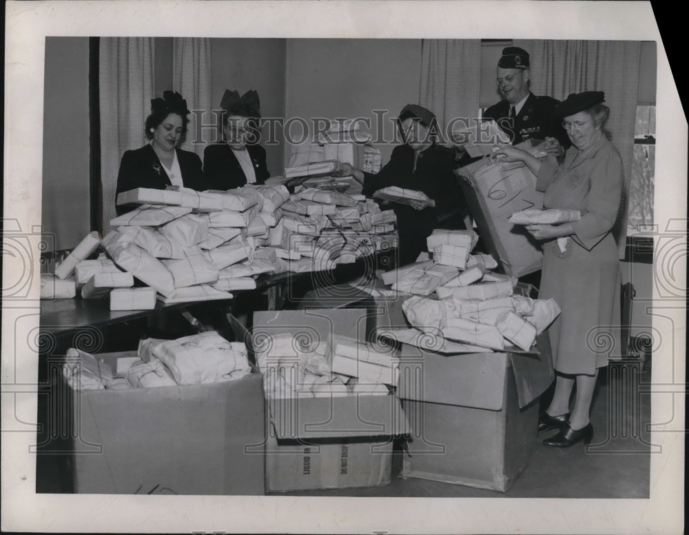 1944 Press Photo Mrs. Abgelo Paffras, Mrs. Arthur K. Woods & Mrs. John F. Keller