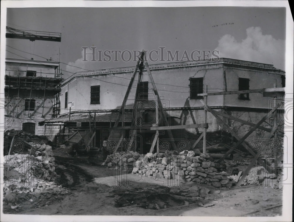 1947 Press Photo Genoa Harbor 2/3 destroyed by Air Raids - nee11260