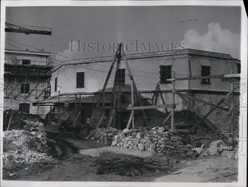 Load image into Gallery viewer, 1947 Press Photo Genoa Harbor 2/3 destroyed by Air Raids - nee11260
