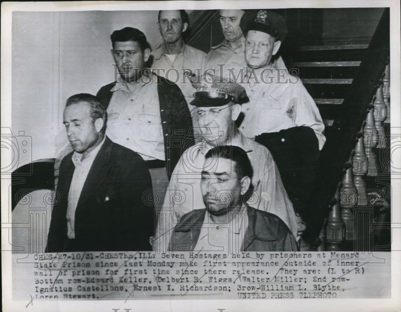 Load image into Gallery viewer, 1952 Press Photo 7 Hostages Held at Menard State Prison are Released - nee11425
