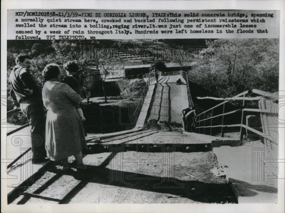 1959 Press Photo Concrete Bridge Collapses in Italy Due to Raging River