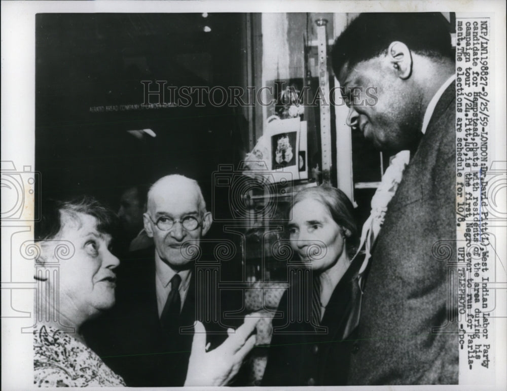 1959 Press Photo Dr Daivd Pitt candidate for Hampstead chats with residents