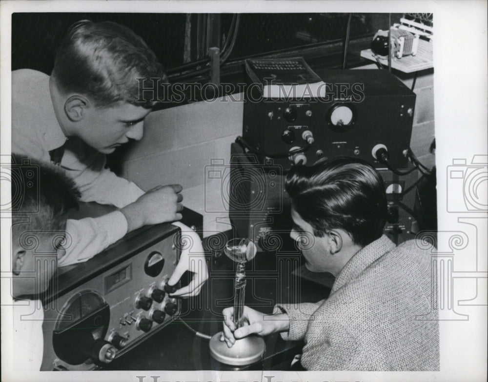 1951 Press Photo Francisco Pietri, Tom Roberts & radio at Pottstown HS in Pa