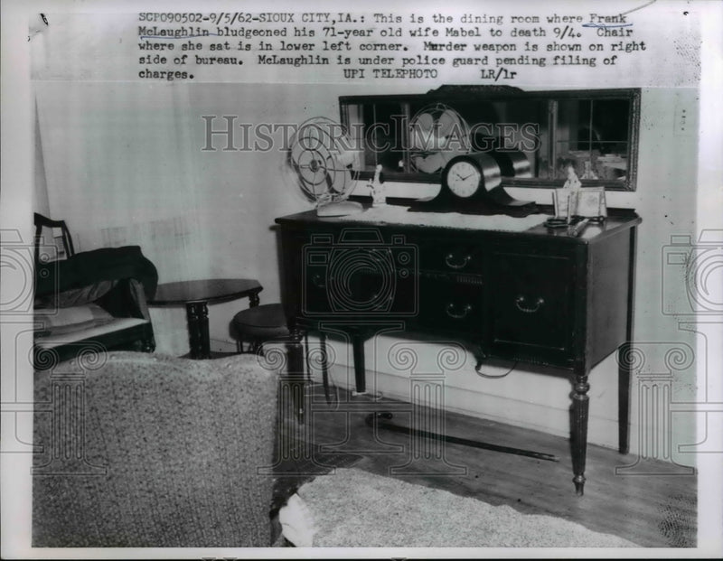 Load image into Gallery viewer, 1962 Press Photo Sioux City Ia dining room wher Frank McLaughlin killed wife
