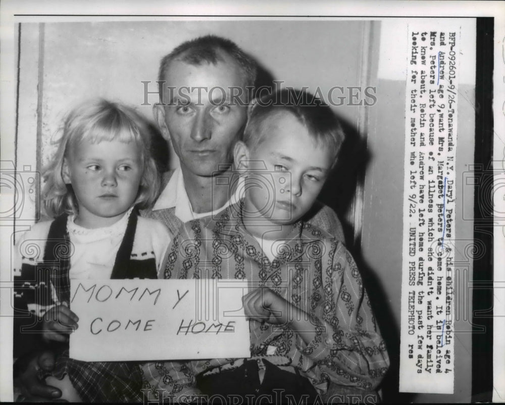 1958 Press Photo Dary Peters and his Children Robin and Andrew - nee11707