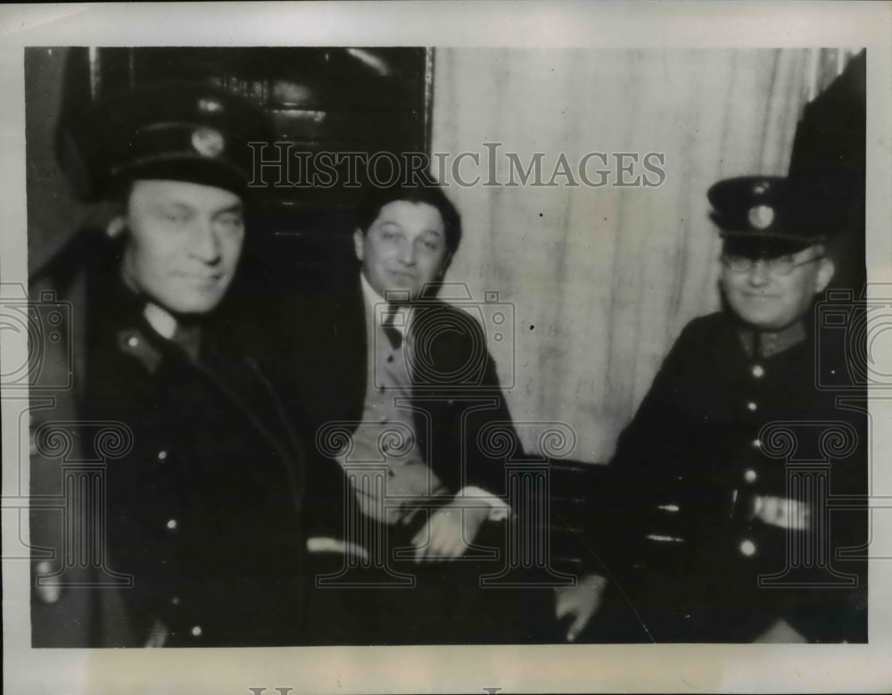 1935 Press Photo Ivan Poderjay Being Extradited to US on Missing Woman