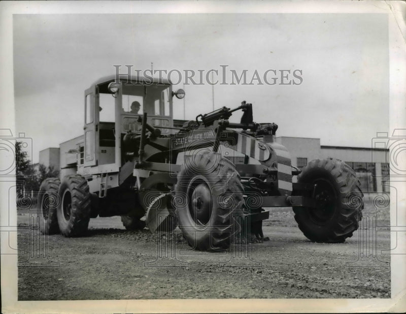 Load image into Gallery viewer, 1949 Press Photo Preparation for State Fair Underway Syracuse New York
