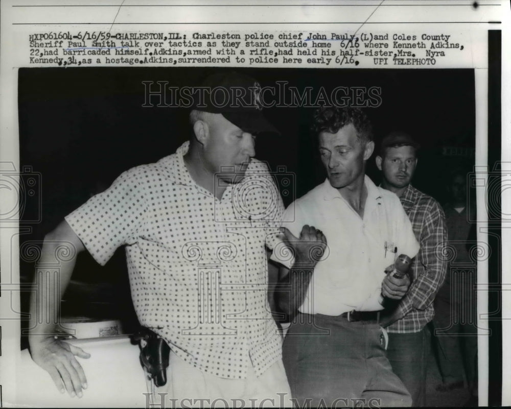 1959 Press Photo John Pauly, Paul Smith talk about barricaded Kenneth Adkins
