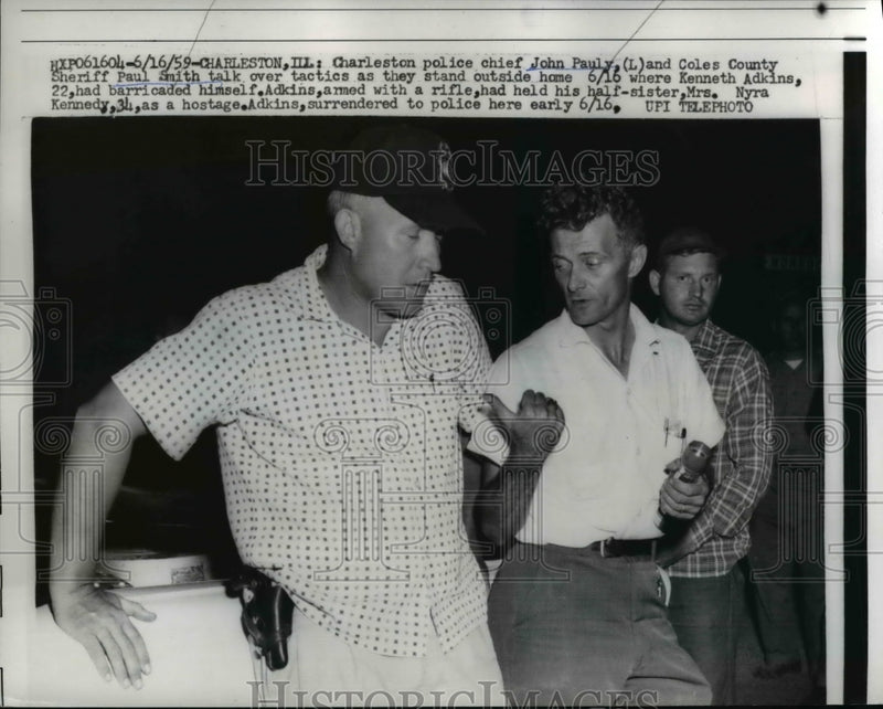Load image into Gallery viewer, 1959 Press Photo John Pauly, Paul Smith talk about barricaded Kenneth Adkins
