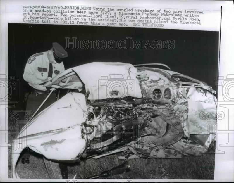 Load image into Gallery viewer, 1960 Press Photo Marion Minn police at scene of two car head on collision
