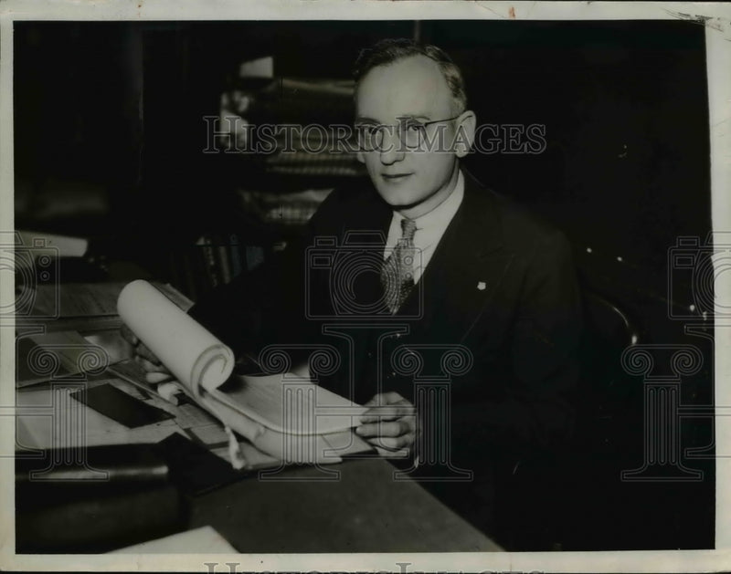 Load image into Gallery viewer, 1934 Press Photo Joseph Kraja - nee12779
