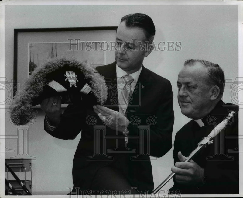 Load image into Gallery viewer, 1970 Press Photo Moses Cleaveland Award, Bishop Cosgrove, Richard Kirschling
