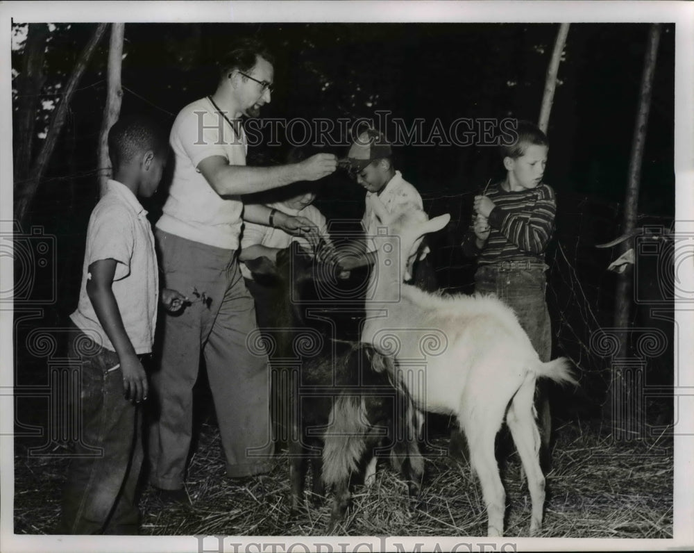 1959 Press Photo Hiram House Camp Counselor Richard Kuhnle, Kids Feed Goats