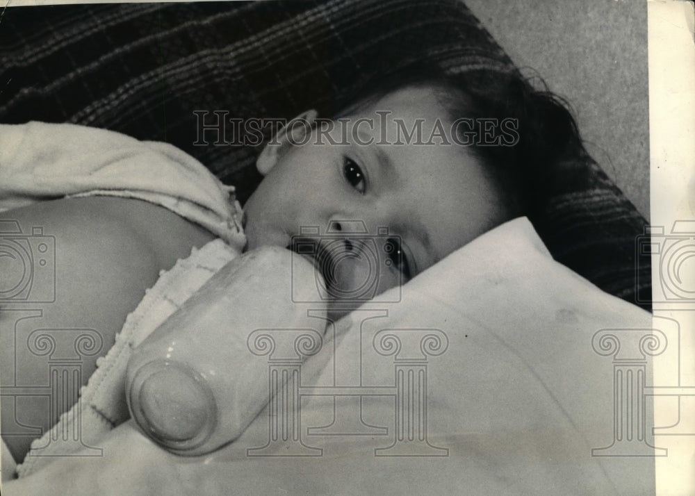 1943 Press Photo Marnivol Nipples:Tasteless & odorless; durable & soap resistant