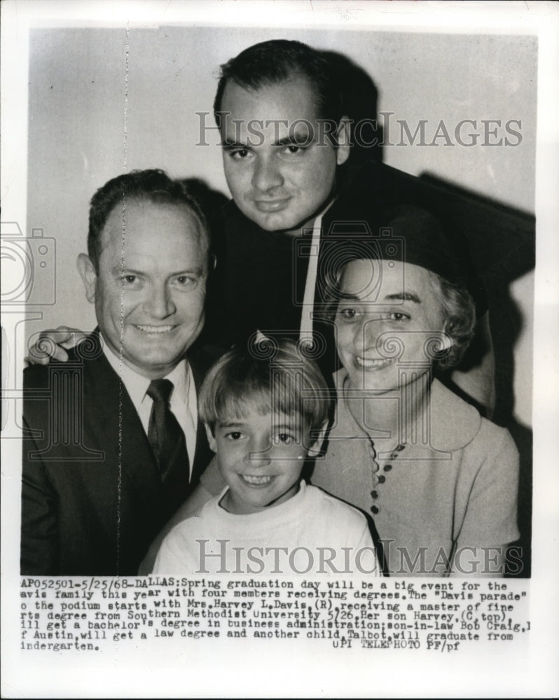 1968 Press Photo of the Davis family, all memebers are graduating from a type of