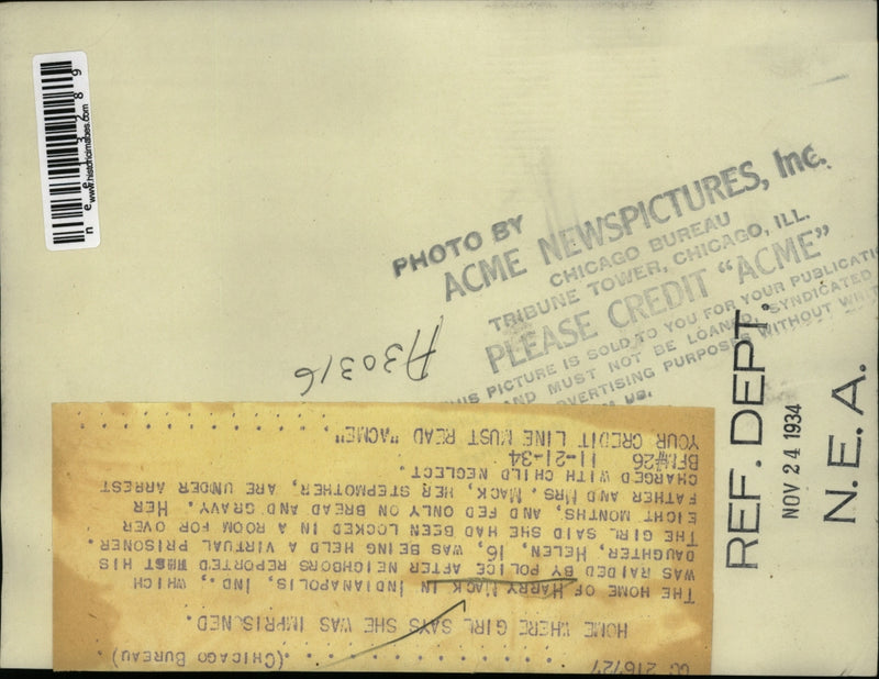 Load image into Gallery viewer, 1934 Press Photo Harry Mack home in Indianapolis Ind held wife &amp; kids hostage
