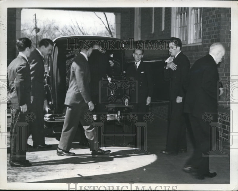 Load image into Gallery viewer, 1941 Press Photo Kansas City Mo Funeral of Leila Walsh slain girl, boyfriend R F
