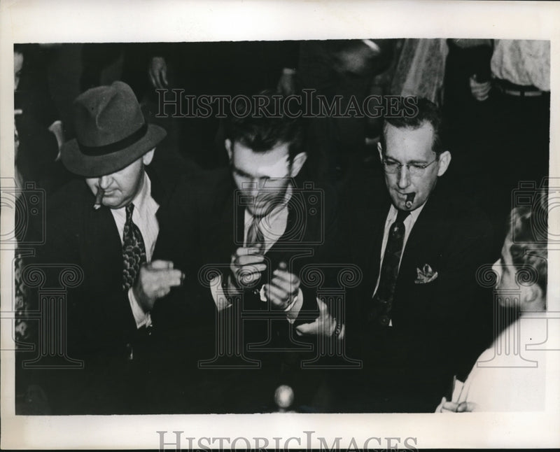 Load image into Gallery viewer, 1938 Press Photo Escaped bandit Godwin captured w/ Bill Wilson - nee13398
