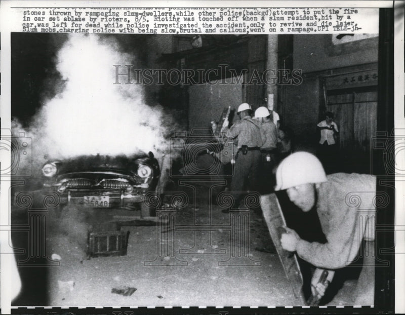 Load image into Gallery viewer, 1911 Press Photo car on fire - nee13496
