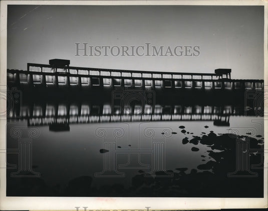 1963 Press Photo Massena, NY night view of Long Sault Spillway Dam - nee13735