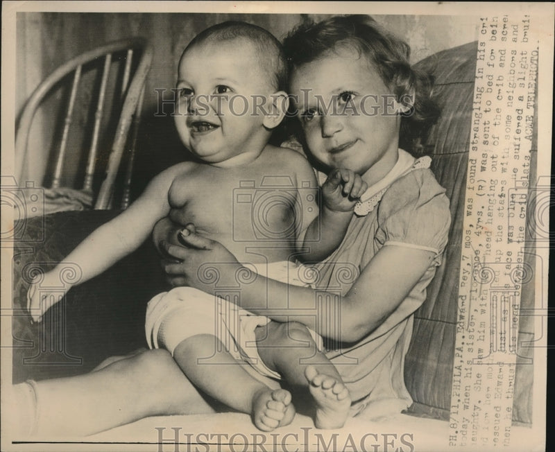 Load image into Gallery viewer, 1947 Press Photo of Edward Ray who was saved by his sister Florence from strangl
