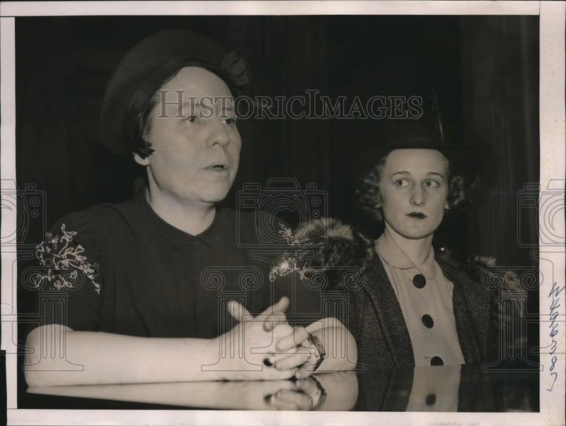 Load image into Gallery viewer, 1938 Press Photo Wash DC Bertha Lonergan, Margaret Stanley Civil Service
