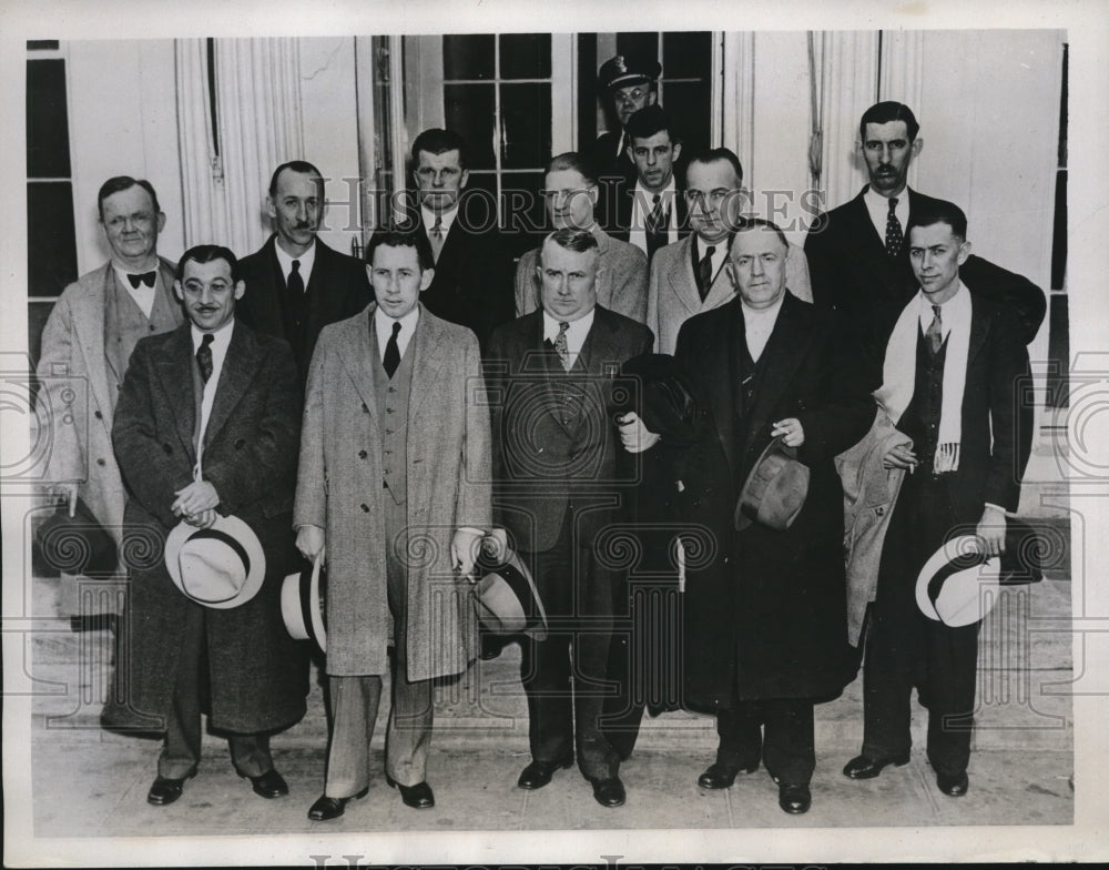1934 Press Photo United Automobile Workers of America outside White House