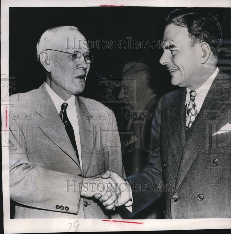 Load image into Gallery viewer, 1952 Press Photo Pres. William Green greeted by Thomas E Dewey New York
