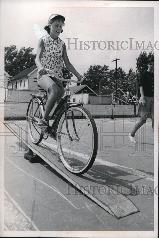 1965 Press Photo Girl Margie Smith Rides Bicycle Down Ramp