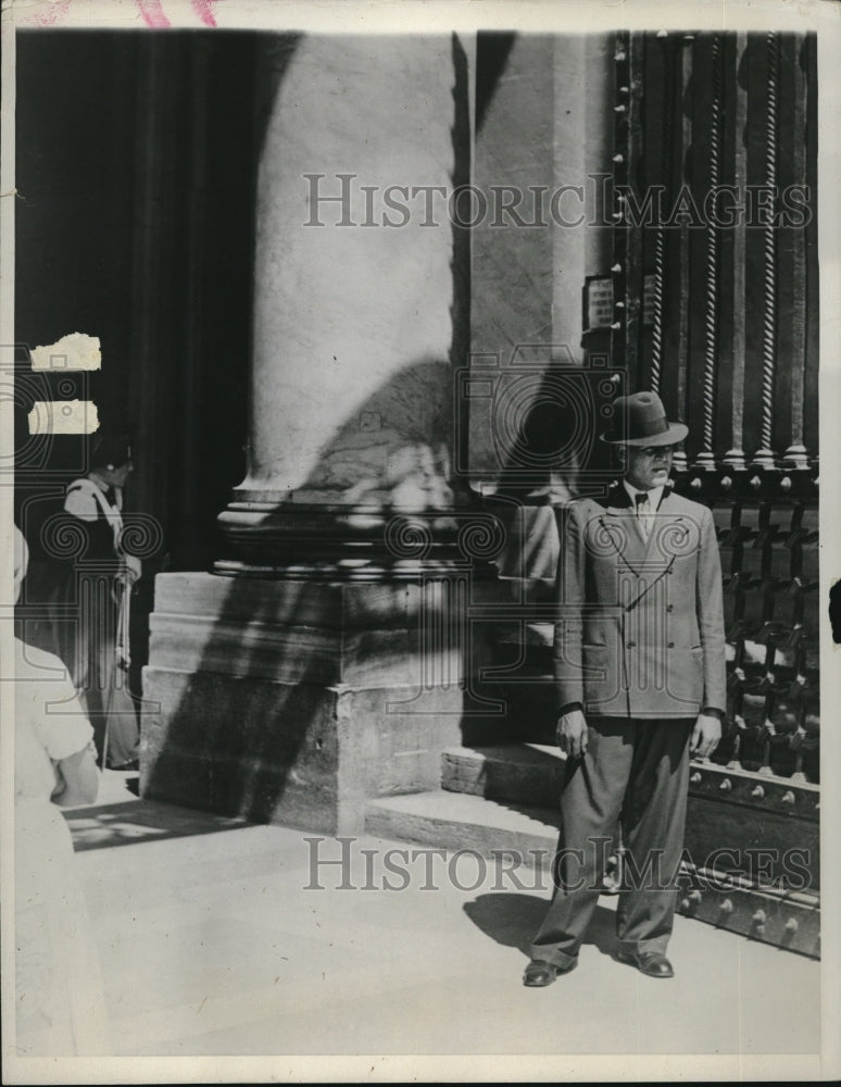 Load image into Gallery viewer, 1933 Press Photo Central Gate St Peters Basilica Vatican City Where Bomb Explode
