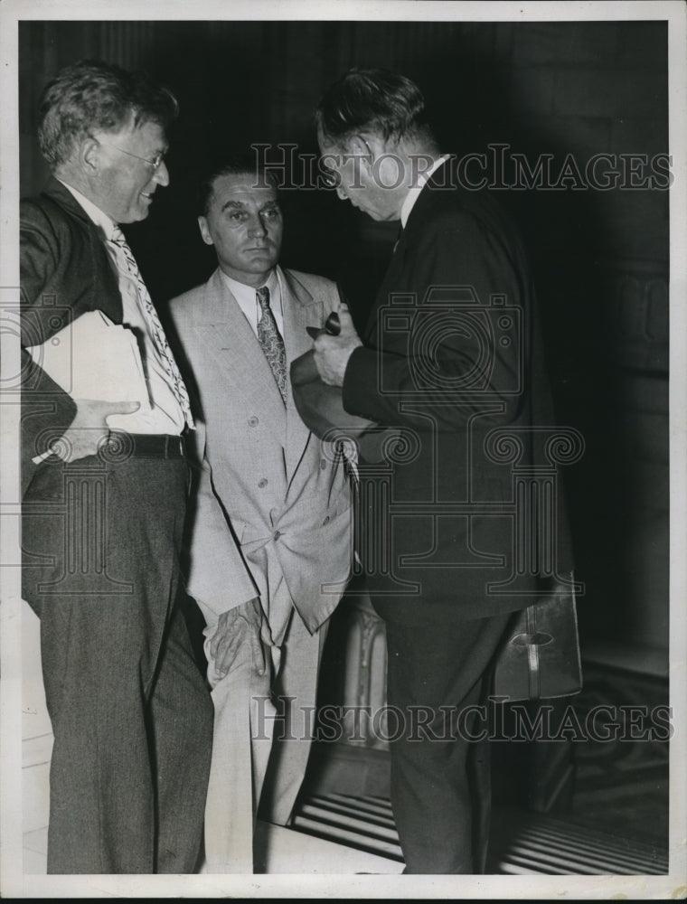 Load image into Gallery viewer, 1934 Press Photo Senator Gerald Nye John T Flynn &amp; EI Dupont
