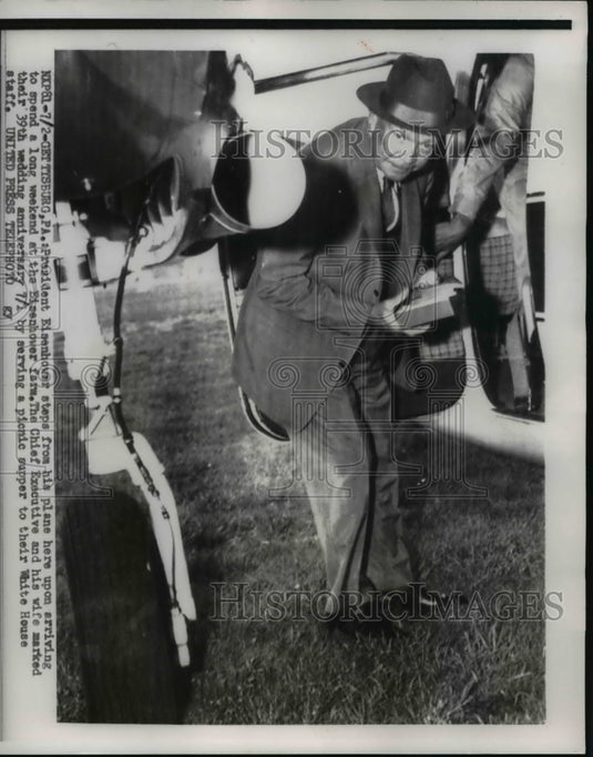 1955 Press Photo Gettysburg Pa President Eisenhower & wife for 39th anniv