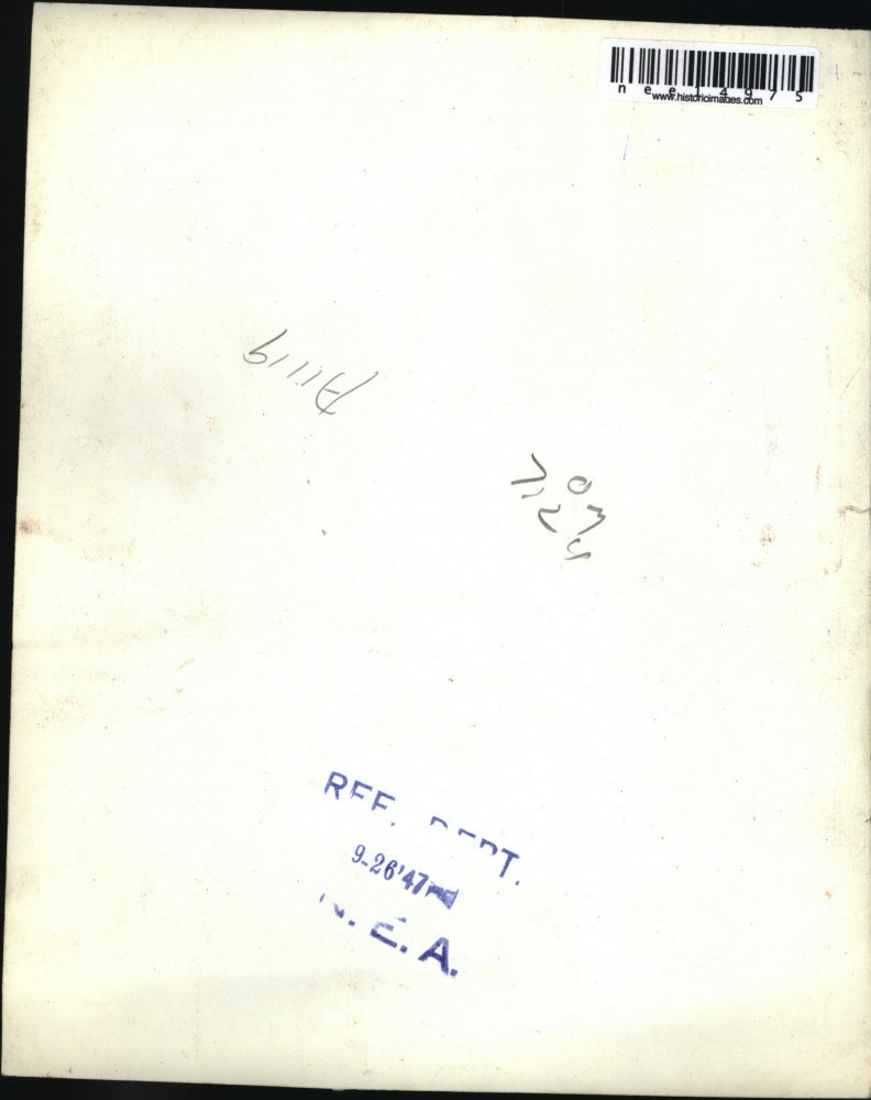 1947 Press Photo A grocery store & women look at high price of butter