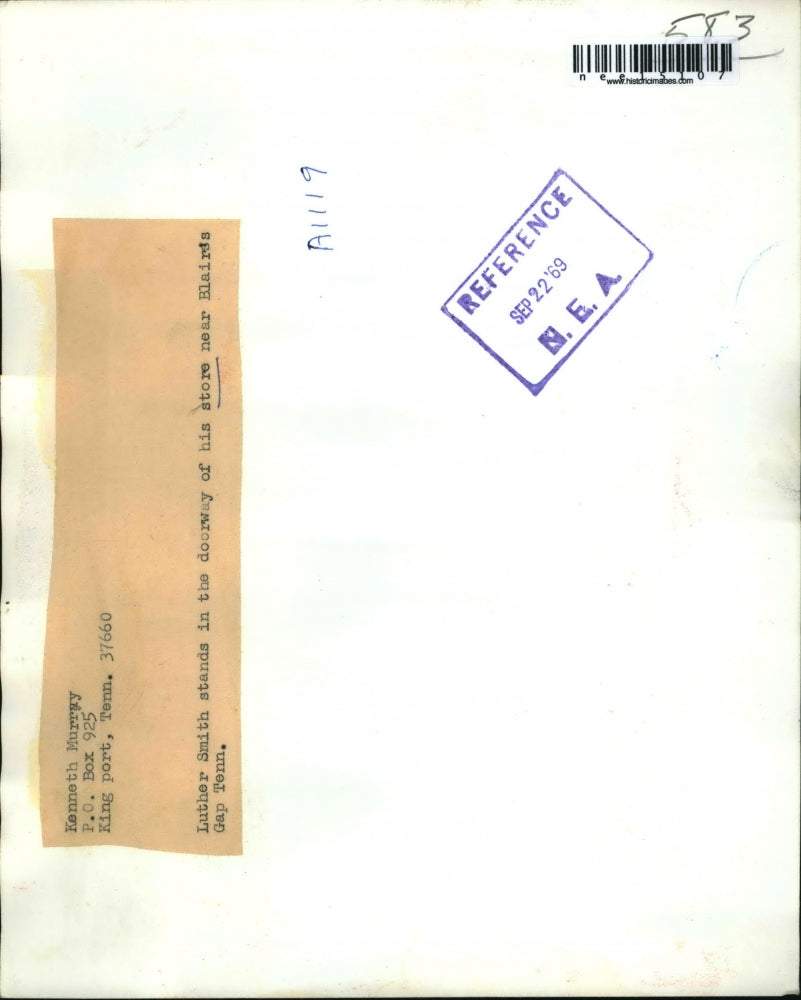 1969 Press Photo Luther Smith stands in doorway of his store near Blair's Gap